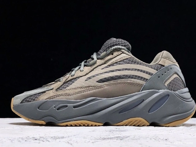 EG6860 v2 700 Geode Boost Yeezy Adidas 0707
